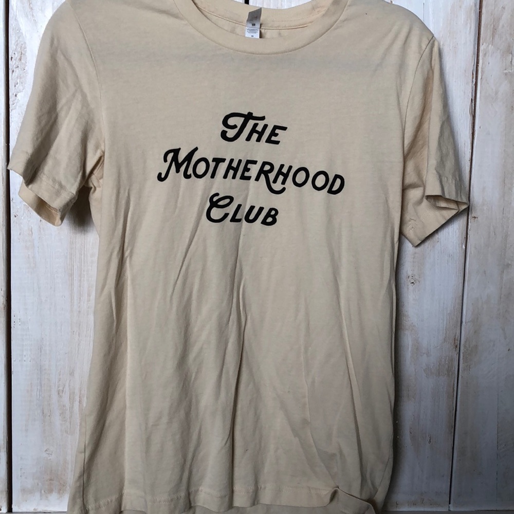 Motherhood Club genuine Bee and Mae t shirt